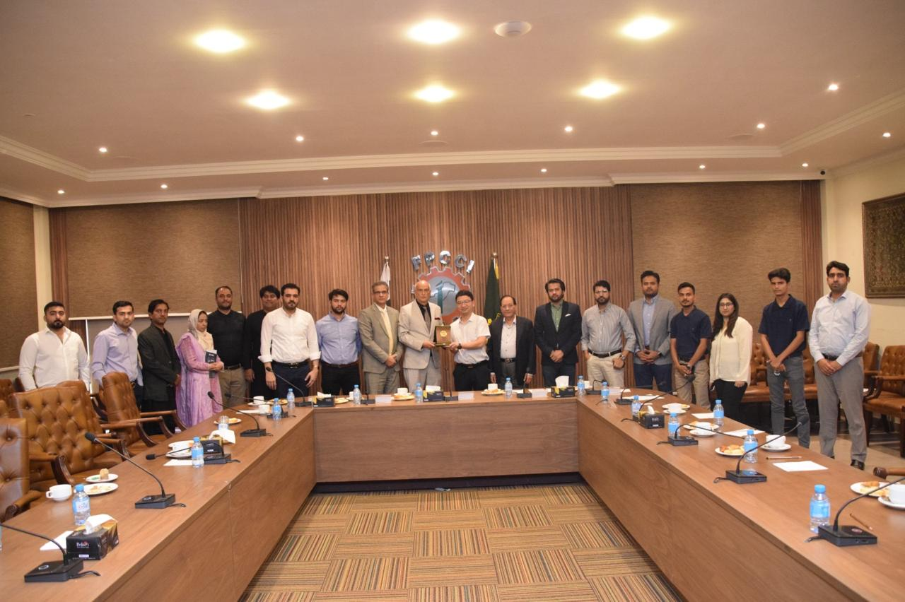 Show Time:VLG visits the Chairman of superior office for business